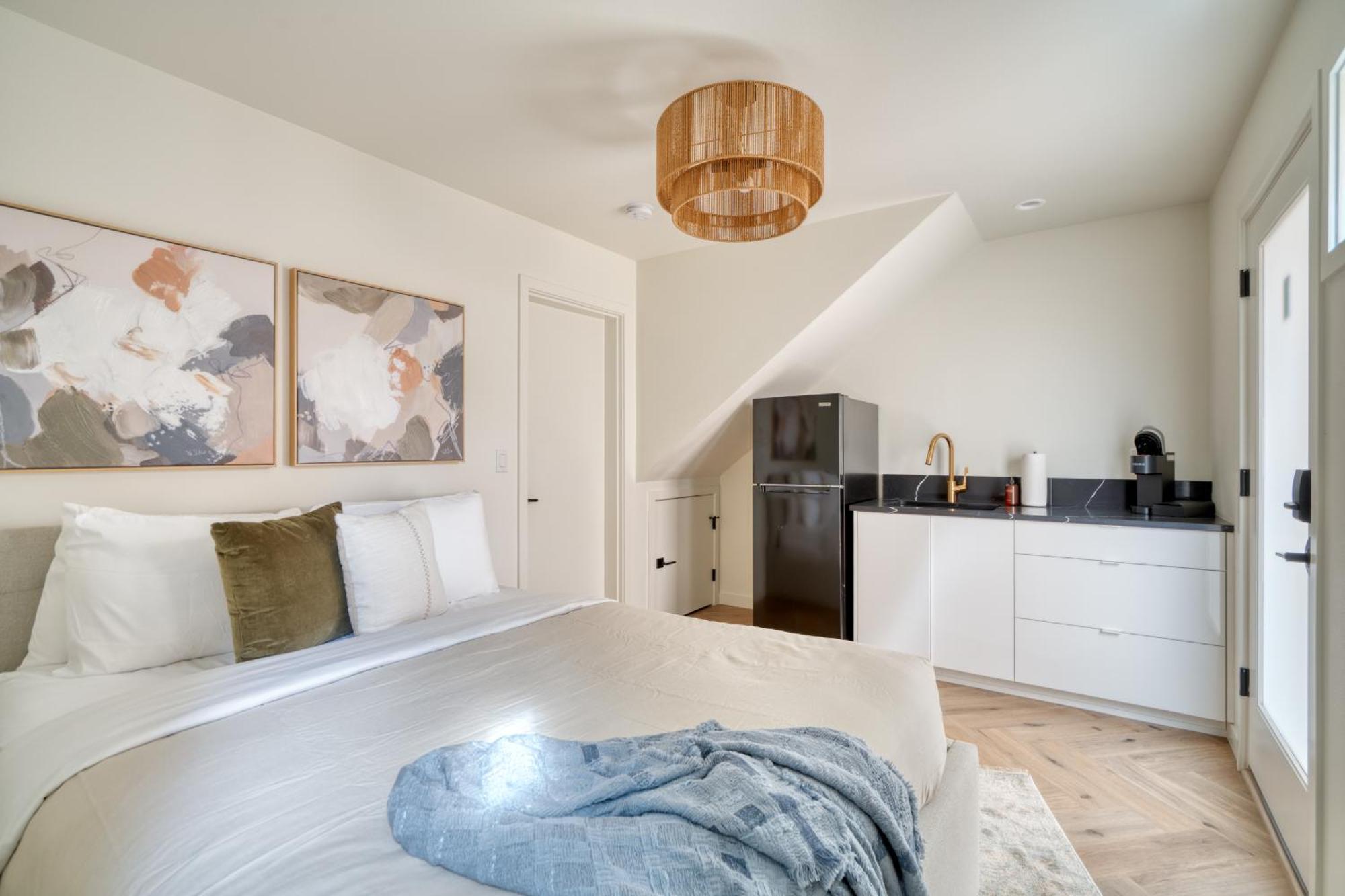 Alberta Arts District Hideaway- Stylish Townhome
