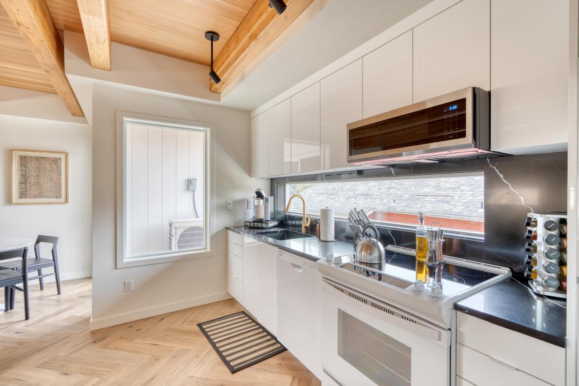 Alberta Arts District Hideaway- Stylish Townhome